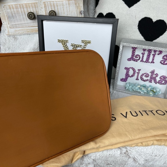 Pre love Alma LV, a sign of watermark, and burn. - Picture 11 of 16